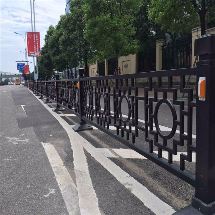 湖北荆州 市政护栏价格 绿化草坪护栏 不锈钢围栏