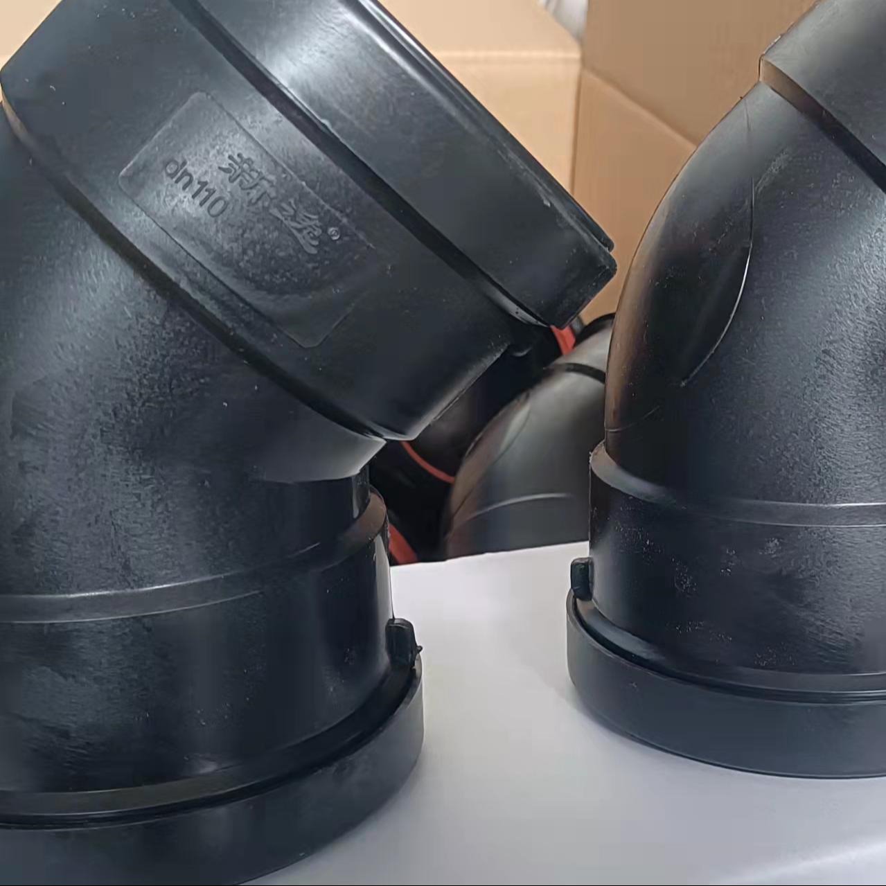 厂家批发新逸DN：200黑色三层复合高密度聚乙烯（HDPE）静音管/复合高密度聚乙烯HDPE热熔承插静音管