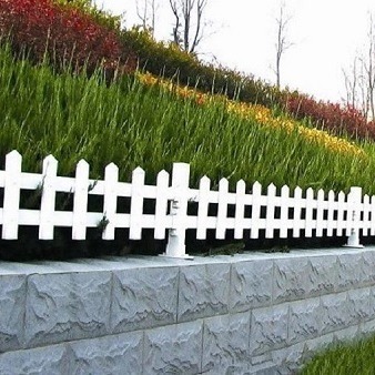 PVC草坪护栏  实体厂家 绿化围栏 锌钢护栏 德普护栏 可定制