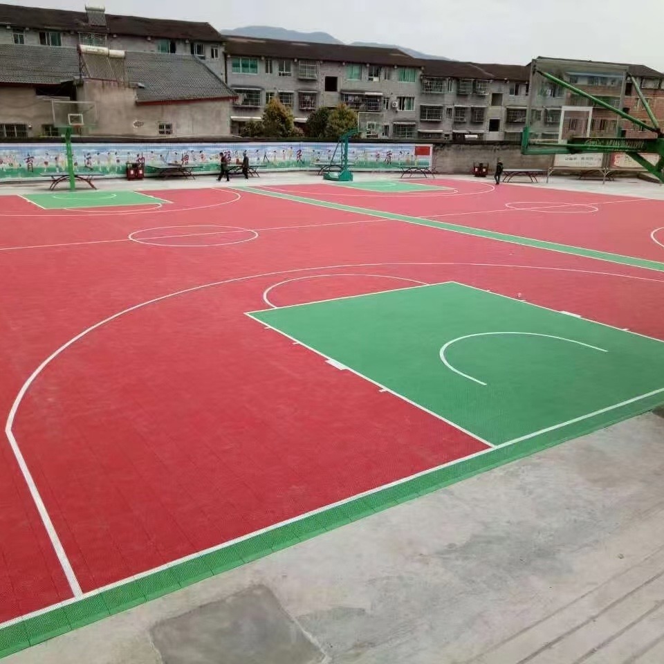 楚雄悬浮式拼装地板 幼儿园球场健身地板 环保健康 舒适耐用