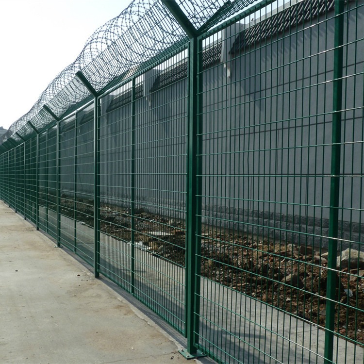 看守所隔离栅 看守所防攀爬网围栏 德兰监狱钢筋网围界护栏网图片