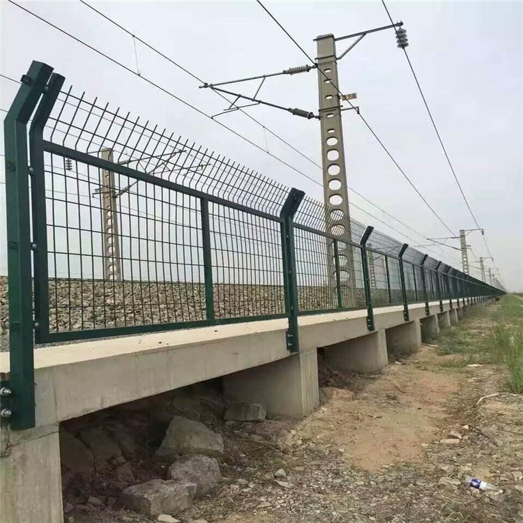铁路两侧防护网、铁路栅栏网、8001铁路护栏网
