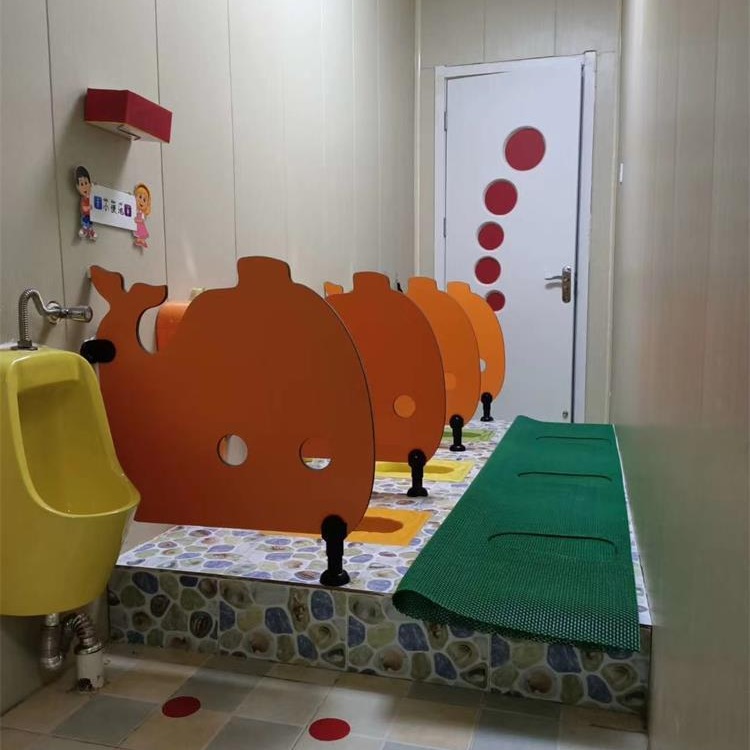 南京卡通设计隔断 卫生间隔断 环保幼儿园隔断 厕所隔断门   万维