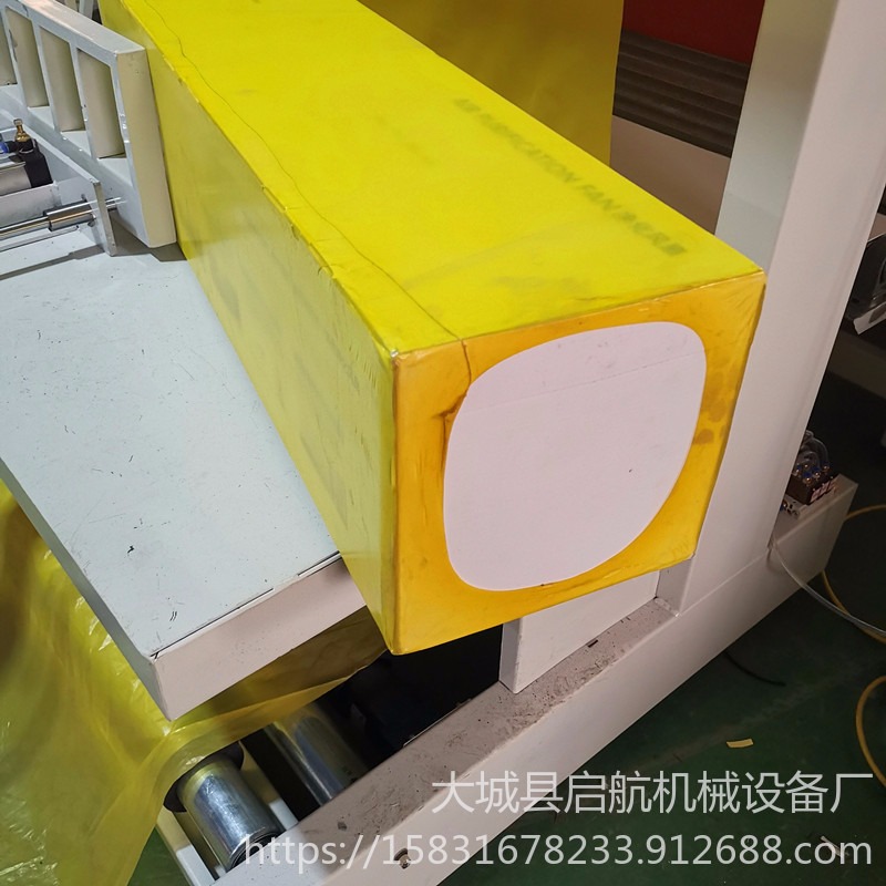 工厂直销全自动真金板包装机 封塑膜热收缩机 喷气式PE膜封切包装机图片