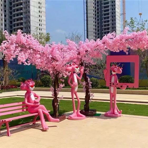 拍照粉红豹雕塑  玻璃钢卡通座椅粉红豹动物雕塑 生产厂家  永景园林图片