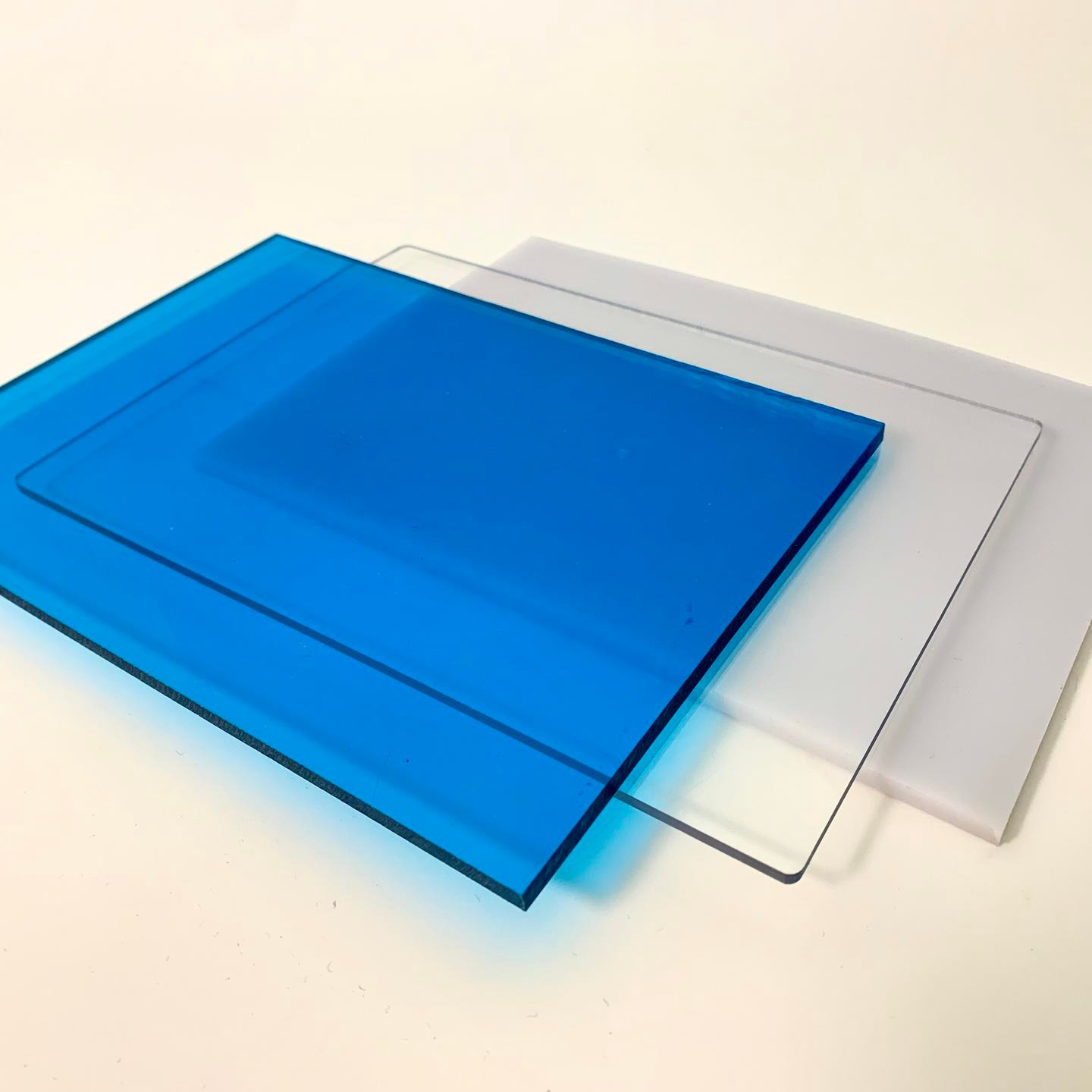 白沙PC透明三层阳光板 供应工程阳光板 生产厂家