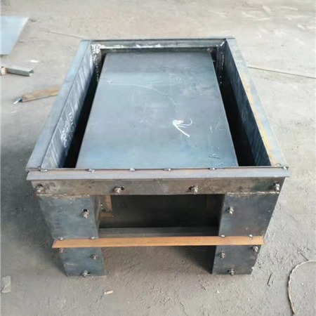 混凝土流水槽钢模具使用方法 U型渠梯形槽模具加工 U型渠模具 巨盛模具