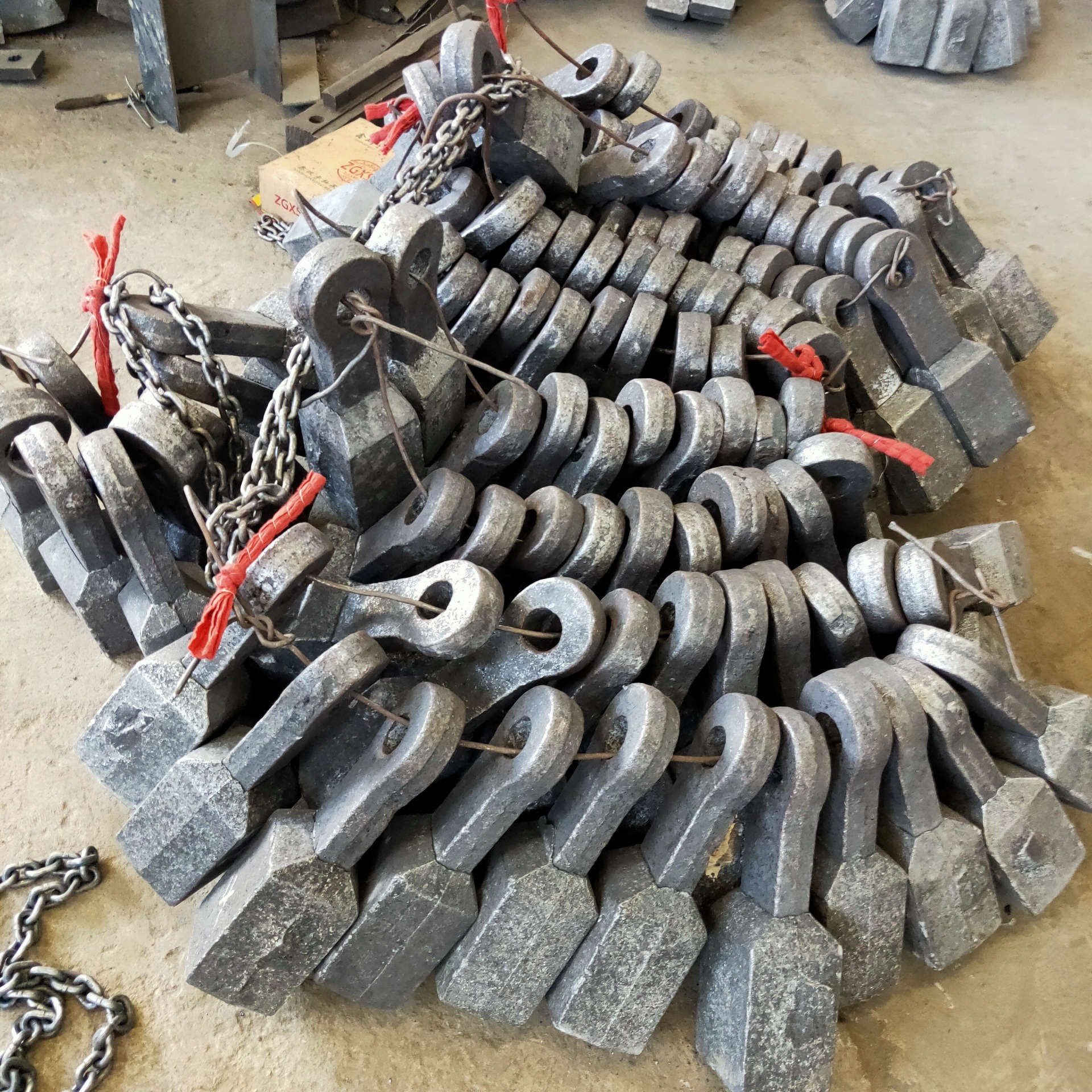 1000型河道鹅卵石板锤制沙机锤头  邦耀瓜米石立式整形制砂机配件图片