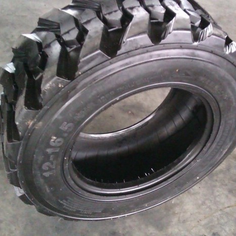 鸿鑫宇橡胶厂轮胎 批发10.5/80-18挖掘机R-4花纹10层12层级含内胎图片