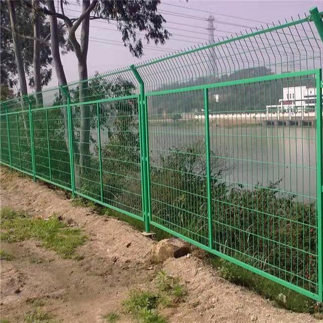铁路框架护栏网 绿色浸塑学校围栏 外墙围栏 领诺丝网