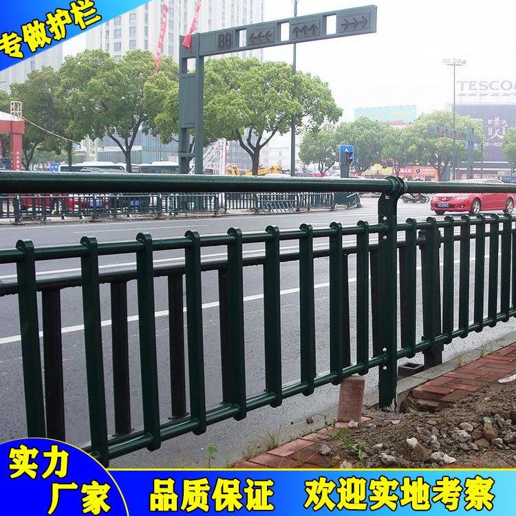凤岗人行道京式护栏 高1.2米的铁艺栏杆 静电粉末喷涂