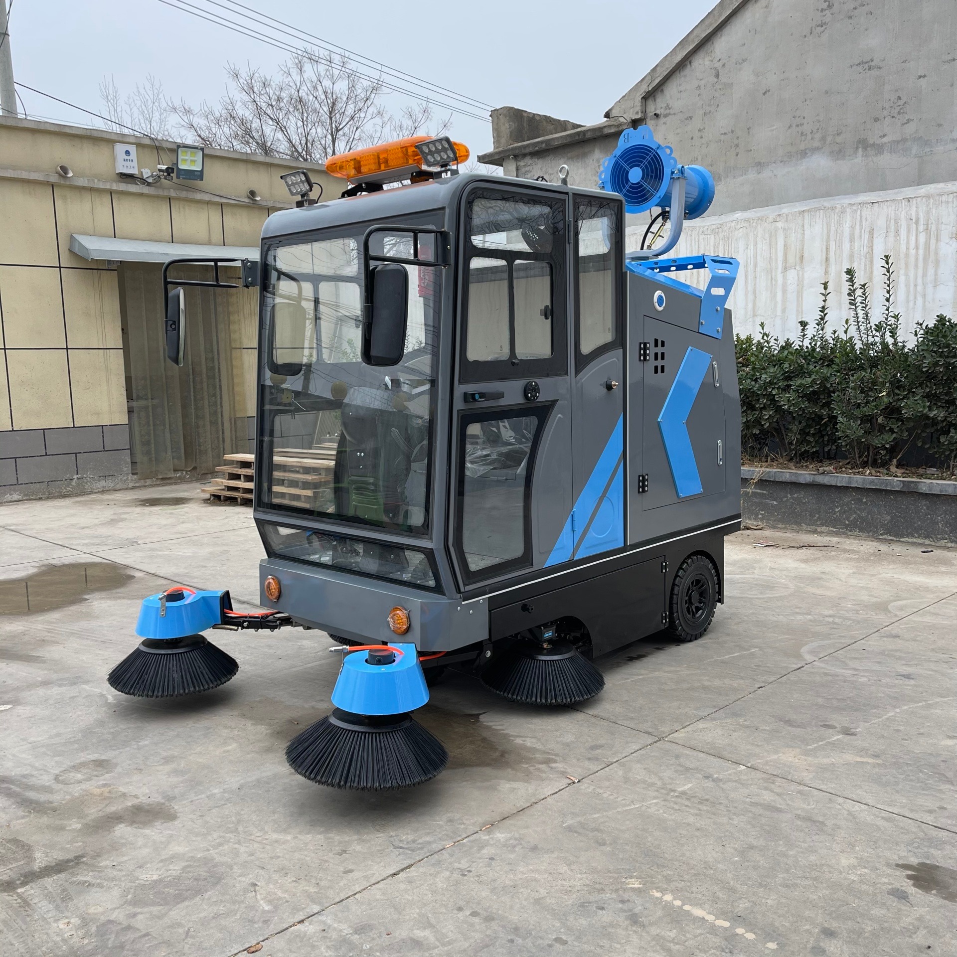 永固威 新能源电动扫路车 小型三轮驾驶式扫地车 轻便灵活 工业广场车间小区使用