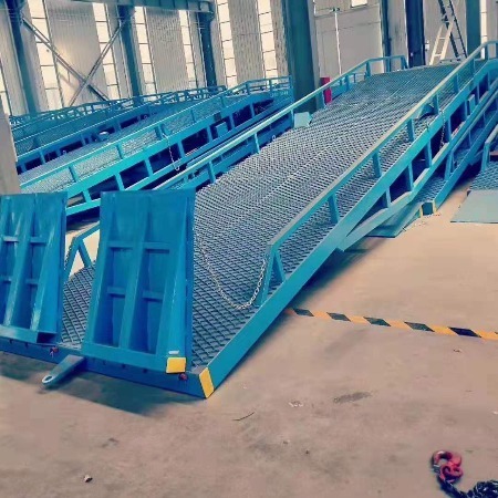 山东翔顺物流仓储集装箱装卸月台调节板移动登车桥10吨