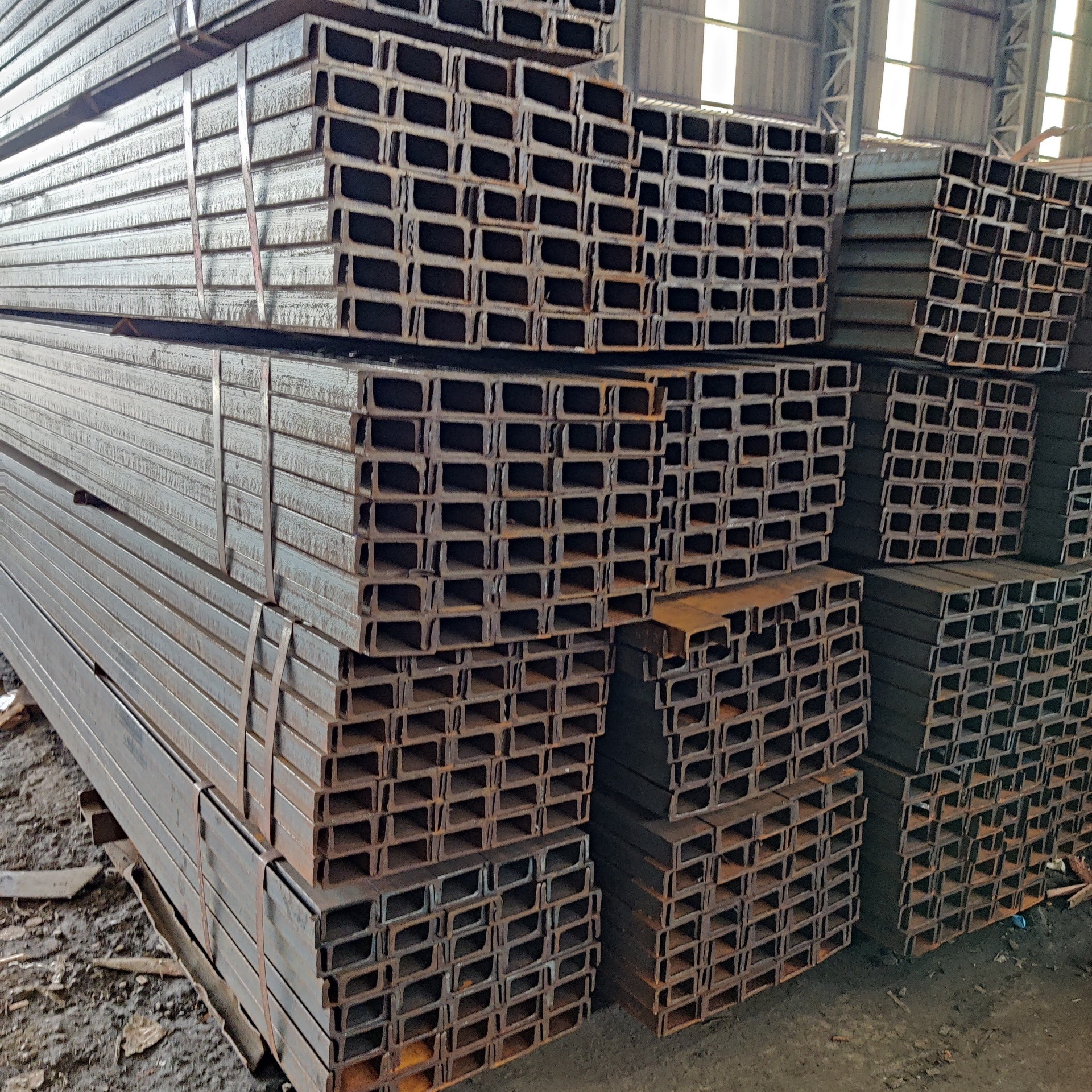 上海现货Q235B镀锌槽钢热轧槽钢建筑幕墙热浸锌槽钢锐钢钢材