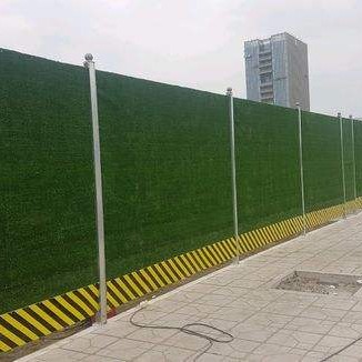 仿真草皮挡板 市政道路围墙建筑工程小草铁皮彩钢