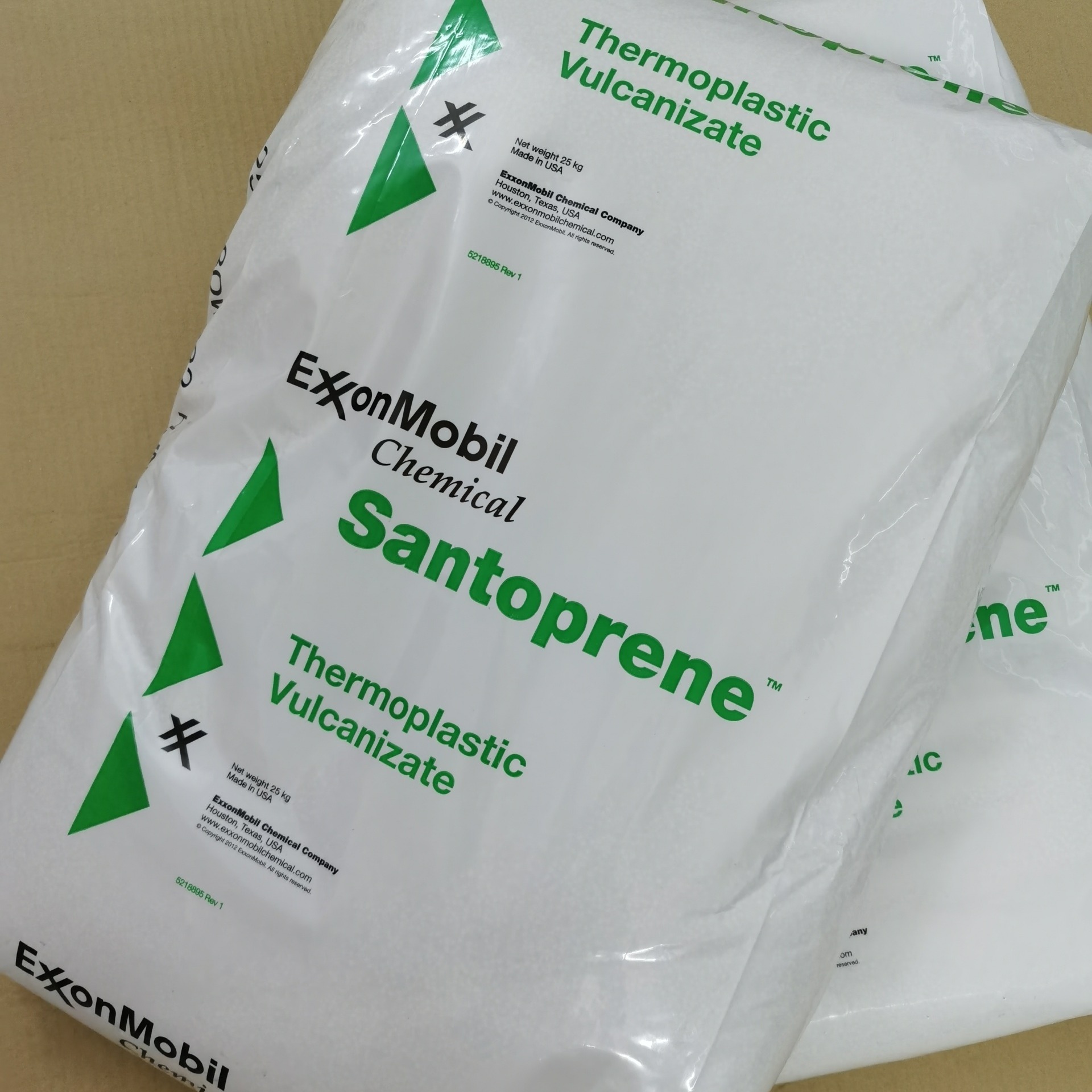 TPV 美国埃克森美孚Santoprene 8221-70 低吸湿性 可回收材料 低摩擦系数 尺寸稳定性良好