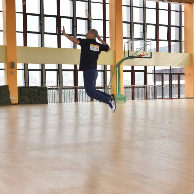 猴王 单层龙骨 45度斜铺 枫桦木羽毛球馆专用 体育运动地板