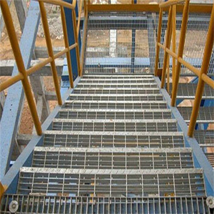 多规格  镀锌网格踏步板 楼梯专用 防滑钢梯步板 价格实惠  宝旭