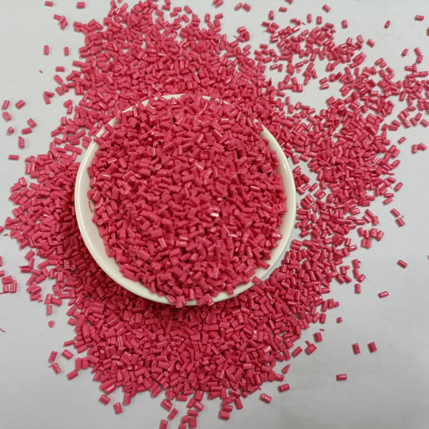 晨美彩聚丙烯粉色母粒，用于塑胶外壳、玩具等产品