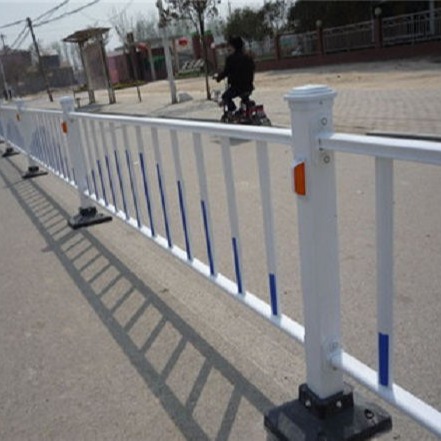 城市m型道路护栏 厂家生产供应镀锌管喷塑京式道路护栏 品质保证诚信经营