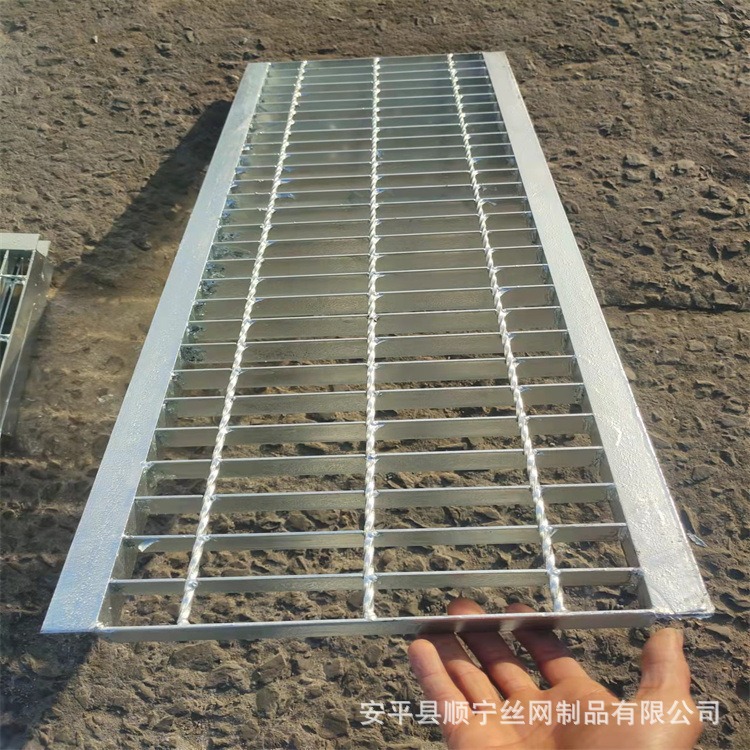 乌鲁木齐热镀锌钢格板 钢格栅板 不锈钢钢格板 楼梯钢梯踏步板 排水沟盖板 顺邦厂家供应 没有中间商