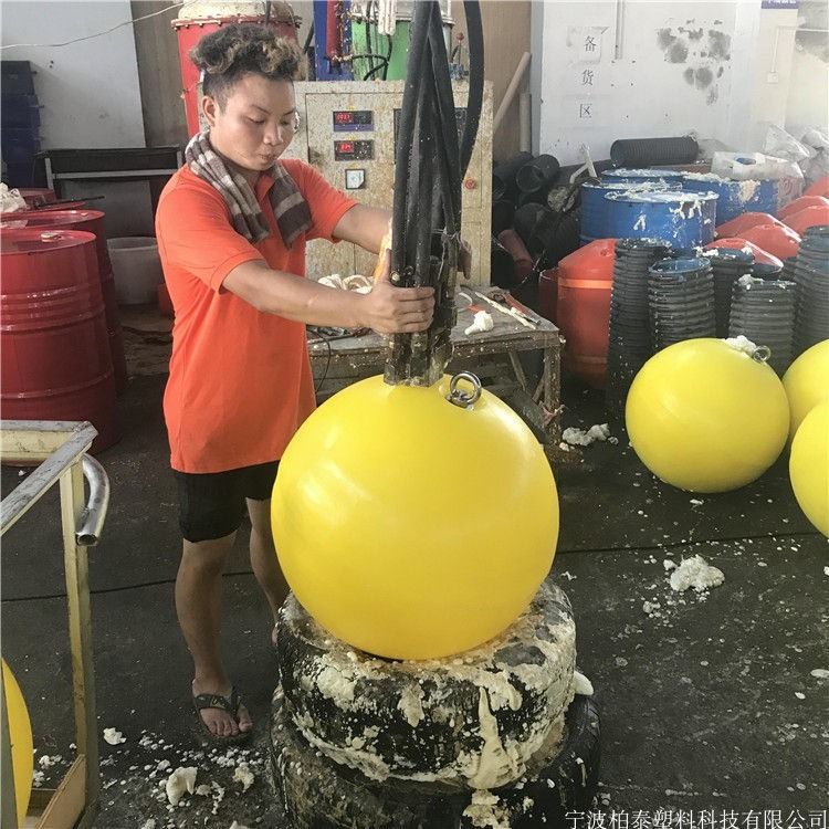 宁波柏泰厂家 海面警示浮球 柏泰聚乙烯浮子供应 环海滚塑浮球定制图片