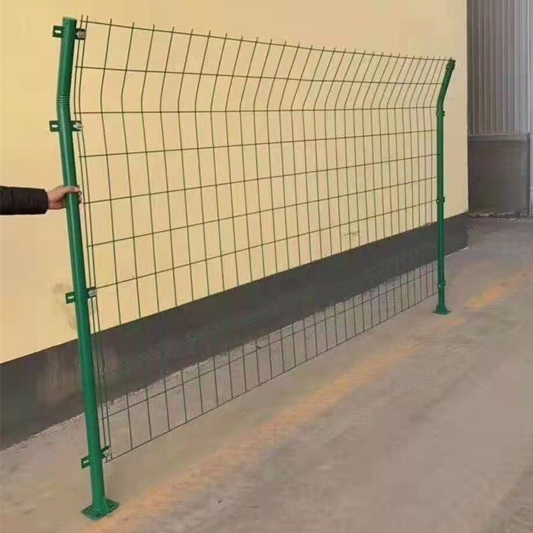 田地围栏网 室外护栏网 德兰双边丝养殖围栏网厂家供应