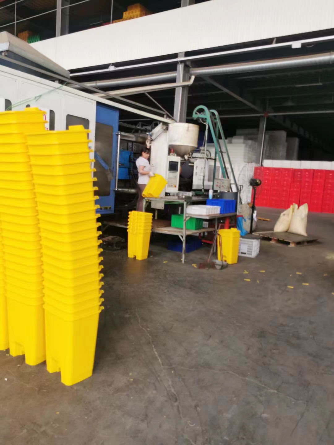 吉奥加大加厚分类长方形五金工具塑料周转箱厂家直销
