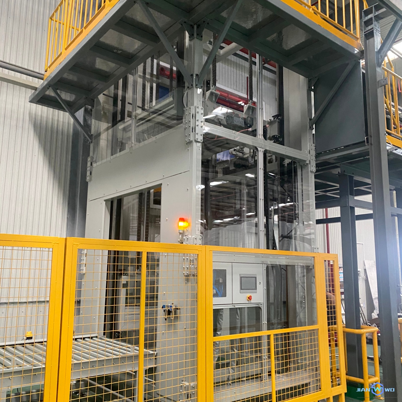 升降电梯电动升降货梯物流输送电梯 实现工厂大件货物上下楼层自动垂直运输图片