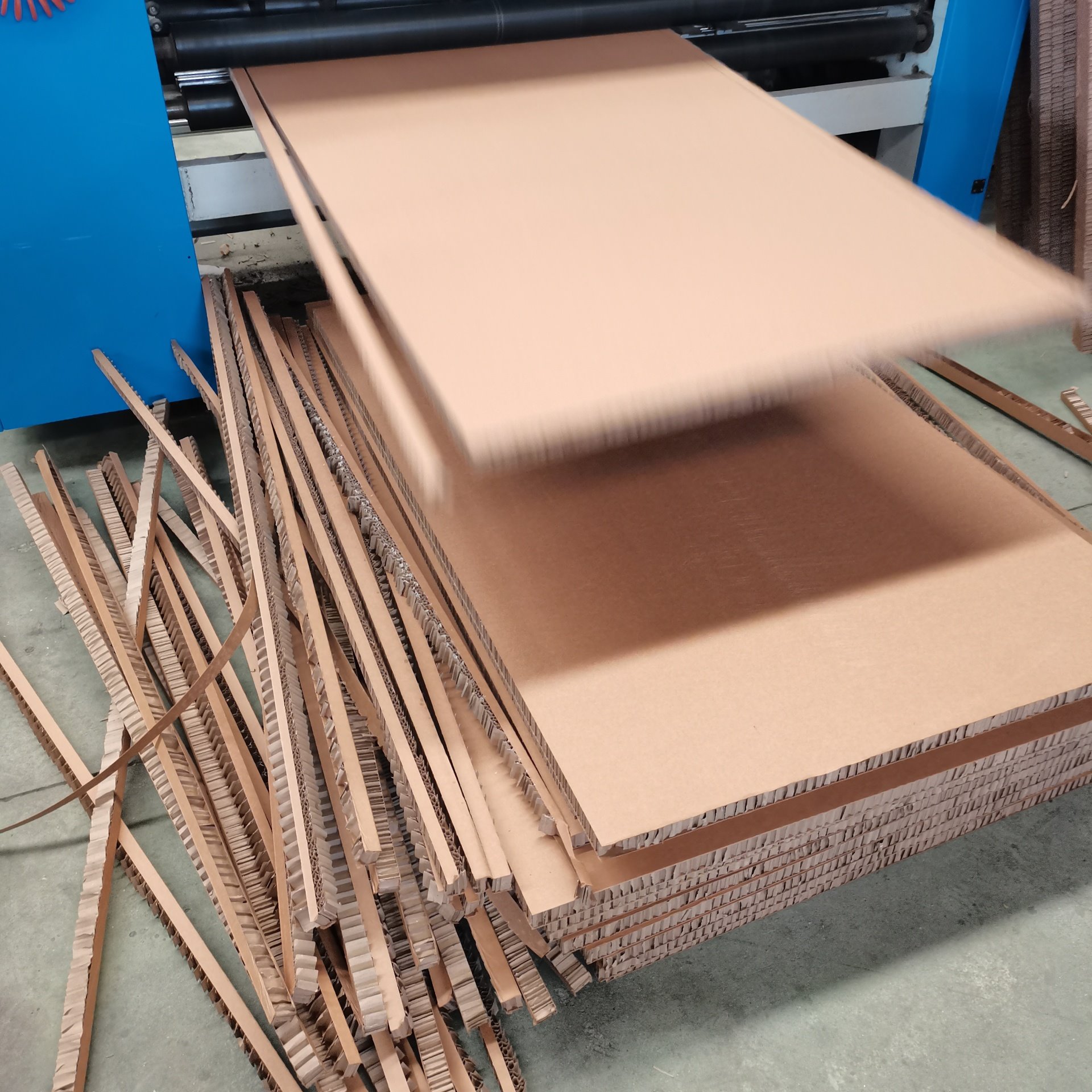 蜂窝纸板  复合粘贴工艺 可用于缓冲垫板 HSL0021024 京东龙达