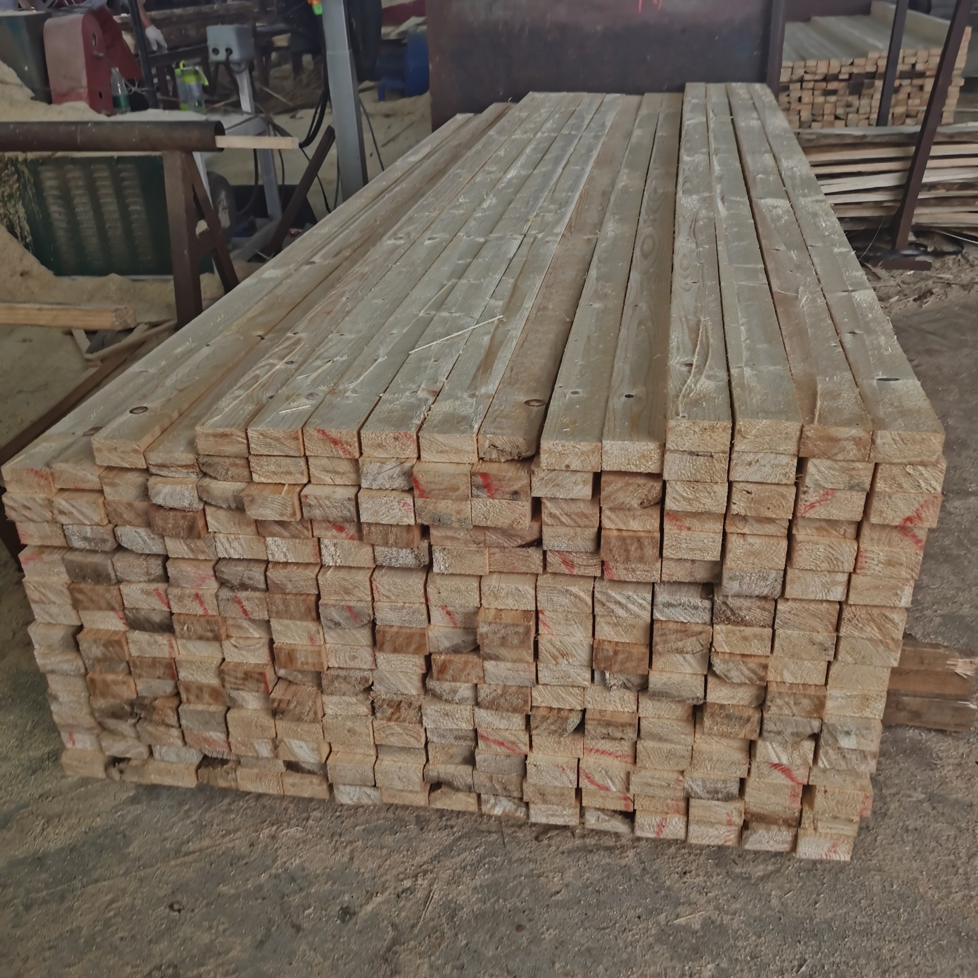 万家木业 供应木方价格 建筑用木方价格 加松木方spf板材四面抛光