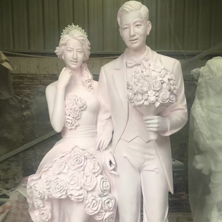 玻璃钢拥抱人物雕塑 情侣雕塑摆件 购物步行街婚纱摄影模型 佰盛雕塑图片