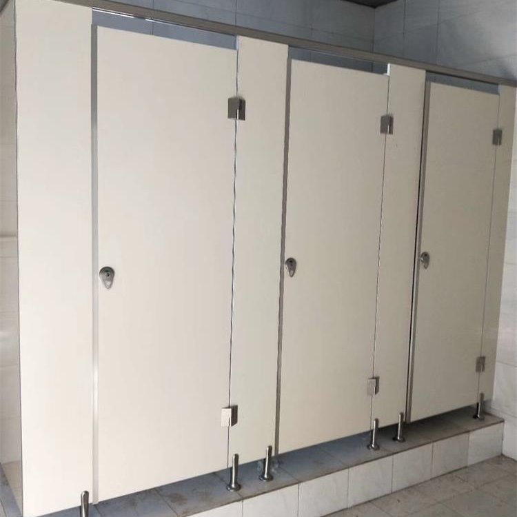 卫生间隔断材料 PVC板学校公厕隔板门  淋浴间隔断价格 万维