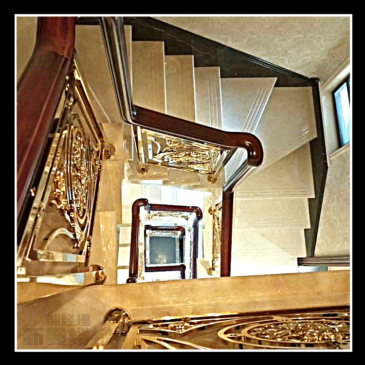 金色铸铝楼梯 铝艺围栏成品铝制楼梯供应款式新潮有创意