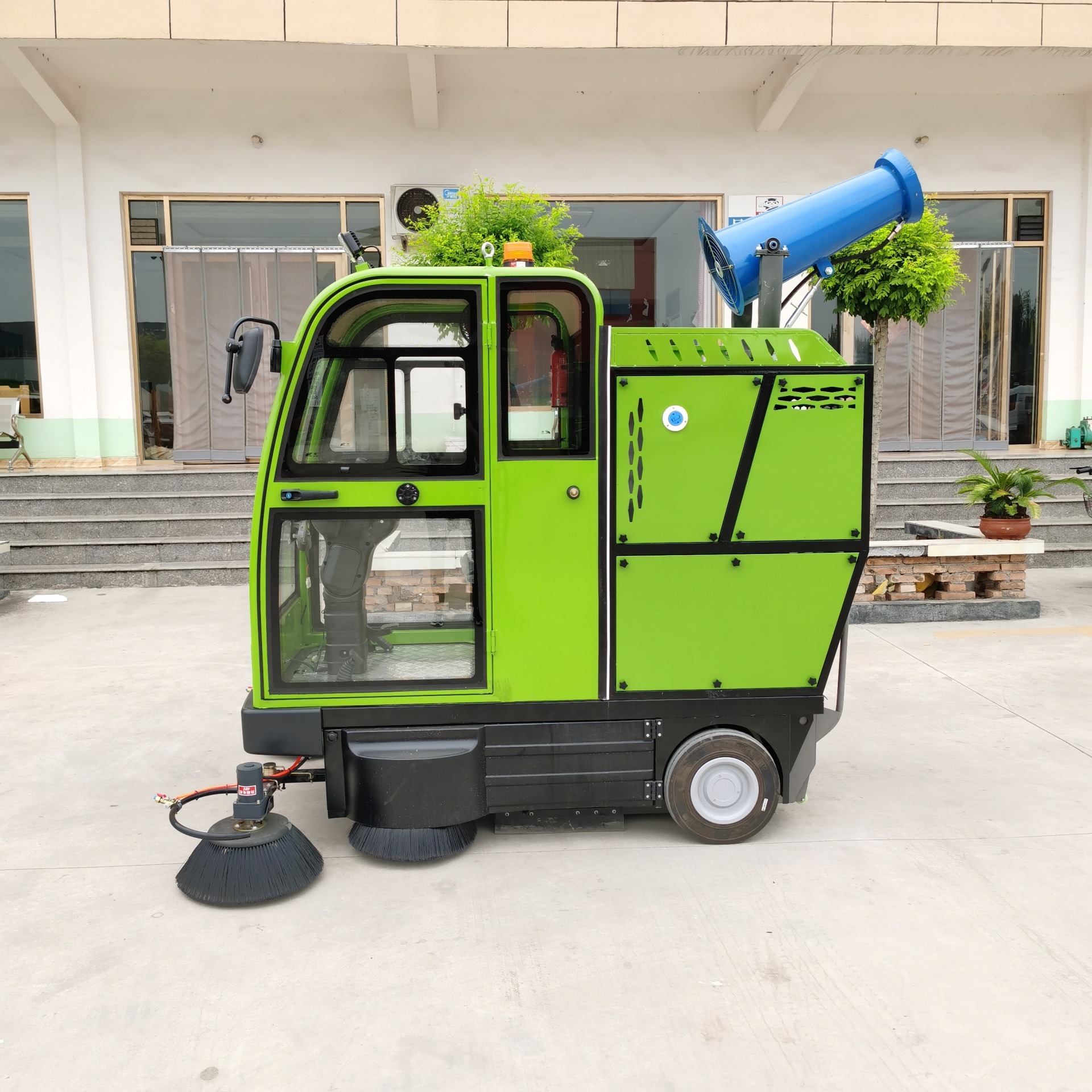 电动树叶清扫车 小型吸尘扫路车 驾驶式扫地机 中运威