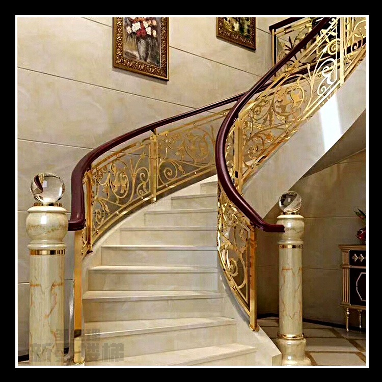 别墅镀金铜楼梯 弧形实木楼梯雕花栏杆创意小装饰新潮图片