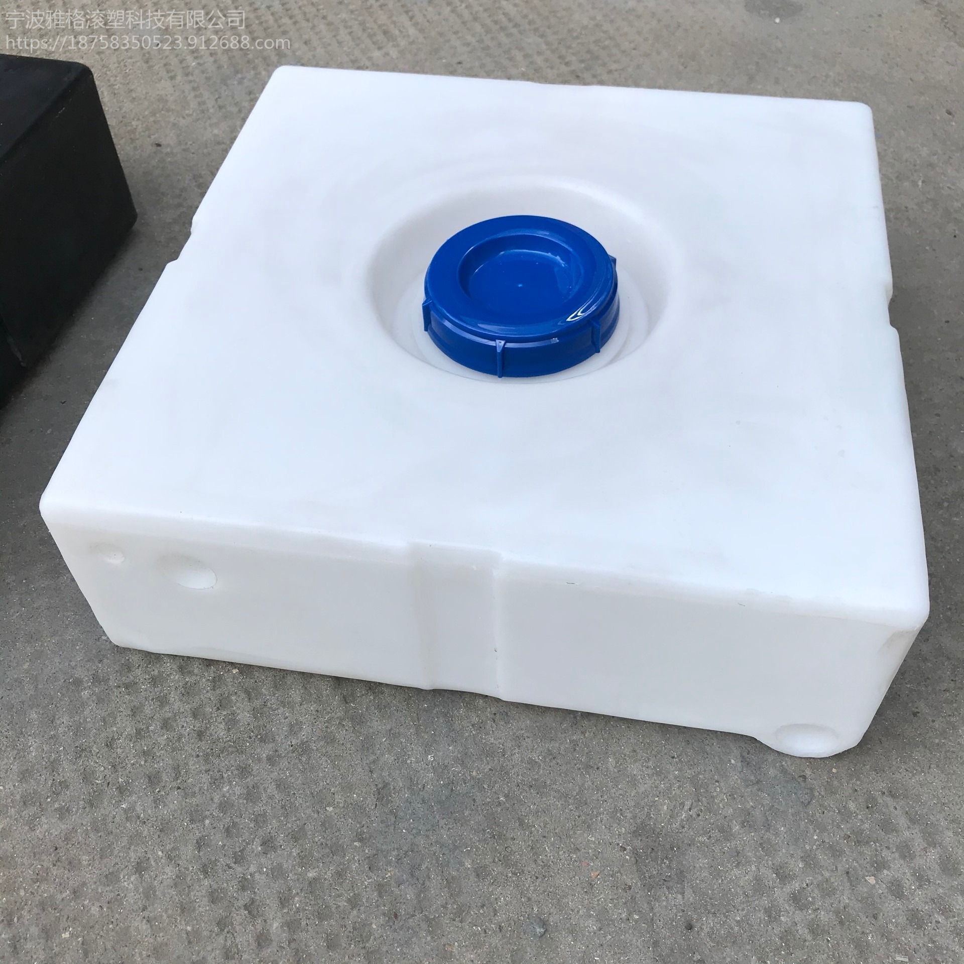 房车水箱定制 异形汽车水箱 设备pe塑料桶滚塑件定制