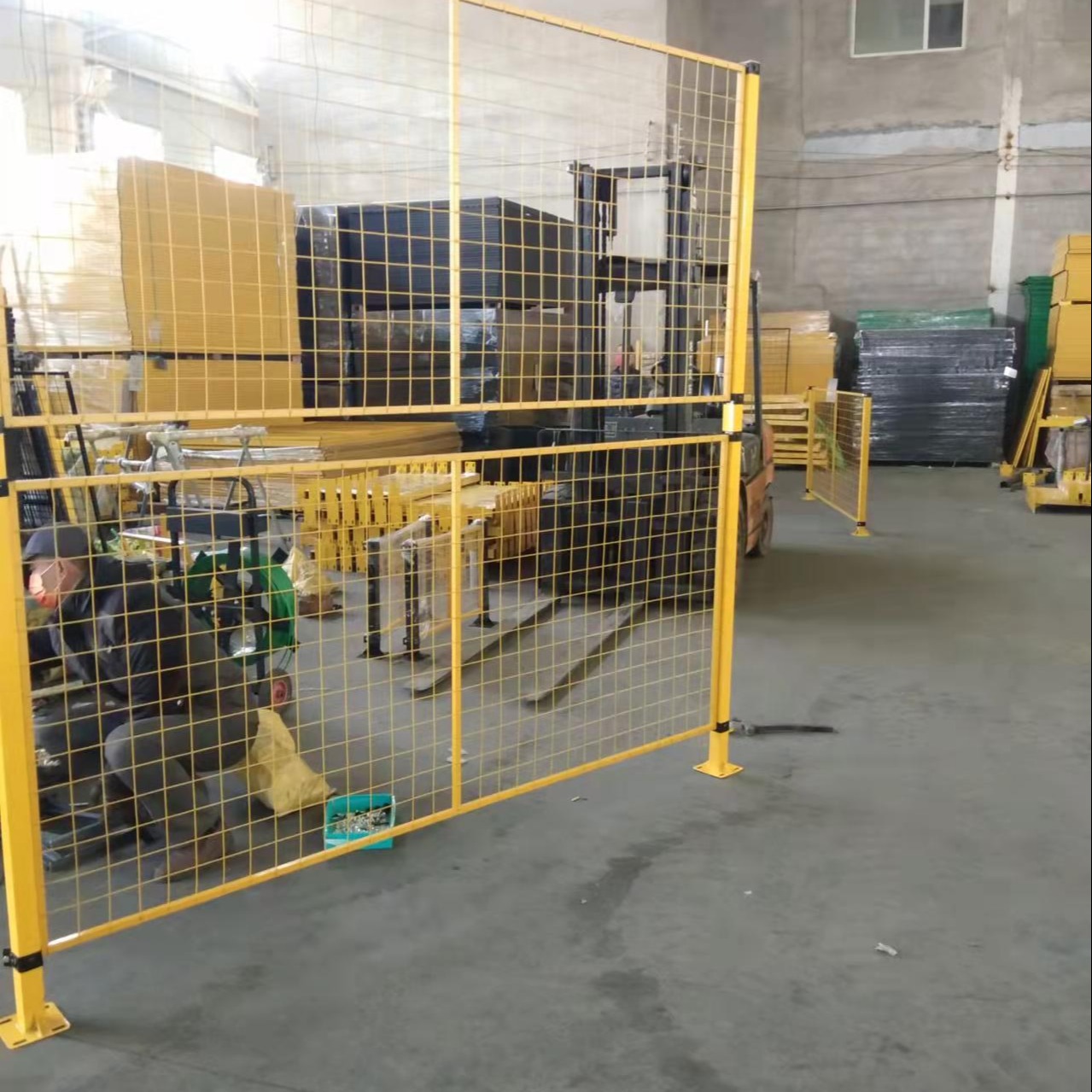 仓储设备分类隔断网可移动围栏 仓库隔离网方孔无缝车间隔离网