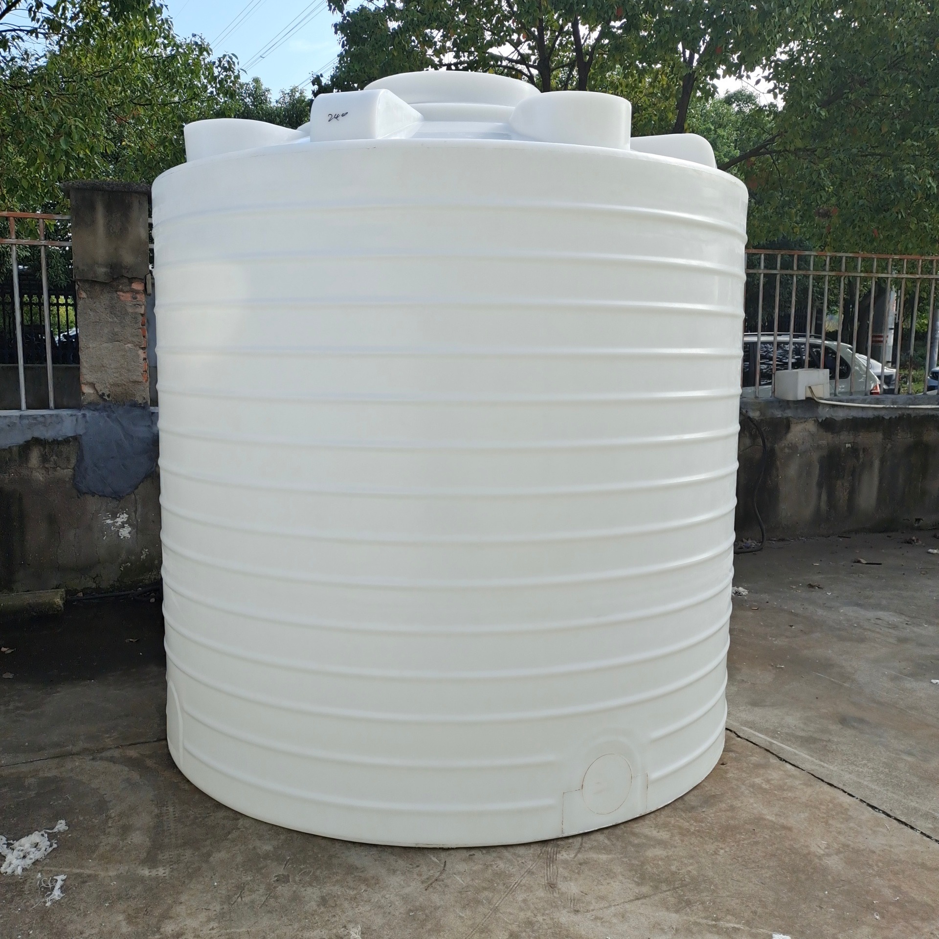 供应瑞通2吨污水处理储罐 2000升雨水收集塑料水箱 2立方PE水塔