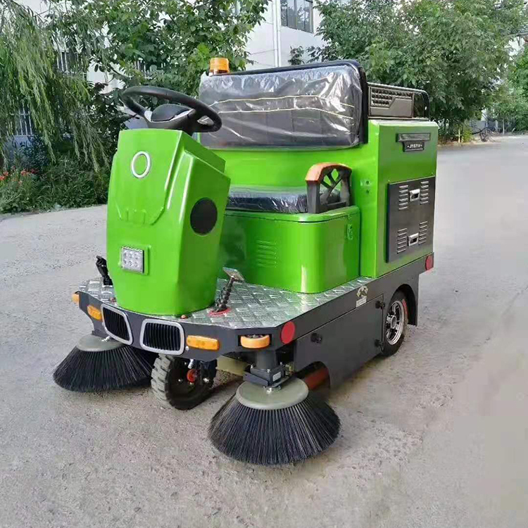 供应驾驶室电动扫路车 小型电动扫路车 雨瑞 纯电动扫路车 欢迎选购