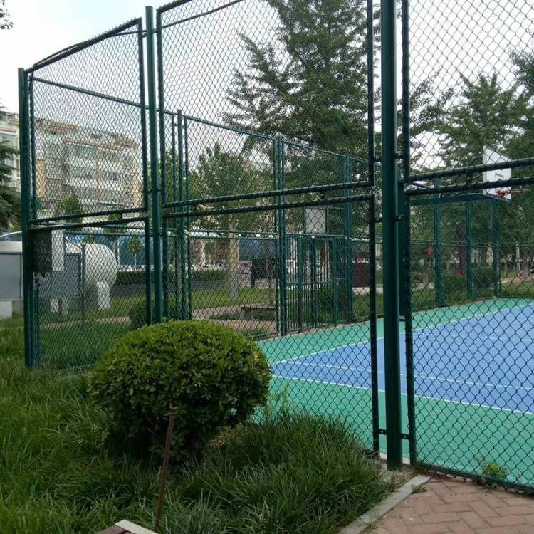 吉林 4米日字篮球场围栏网制造商 定制工程公路高速围网 林场防护网夏博