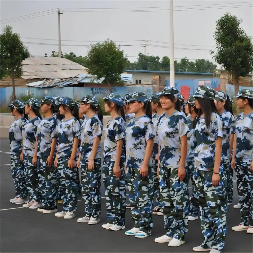 重 庆学生军训服装全棉T恤套装服装厂销售沙漠黄色