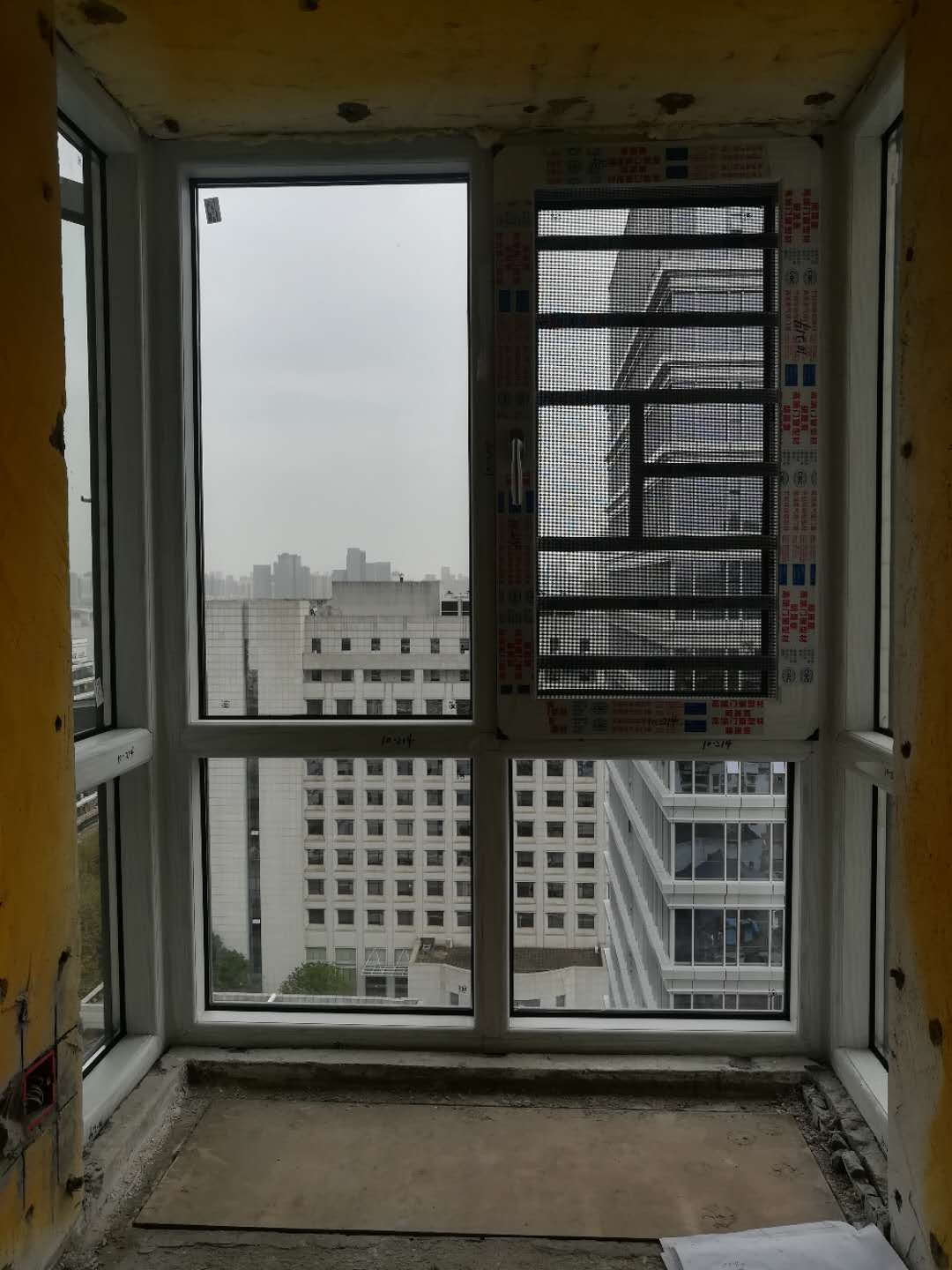 中铝封阳台108断桥窗纱一体工厂门窗