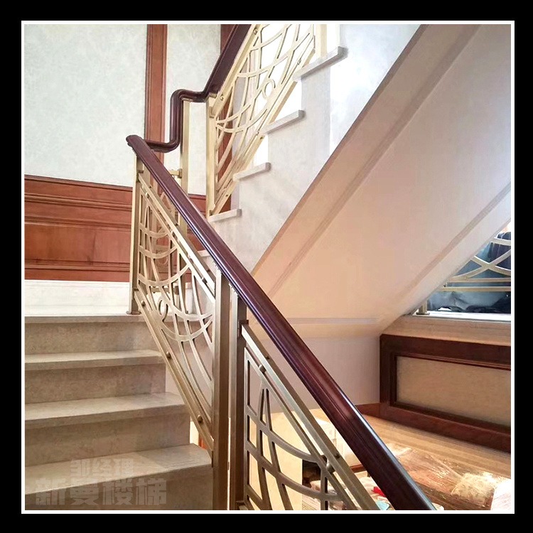 全铜楼梯围栏安装 铜楼梯栏杆案例镀金铜扶梯款式新颖