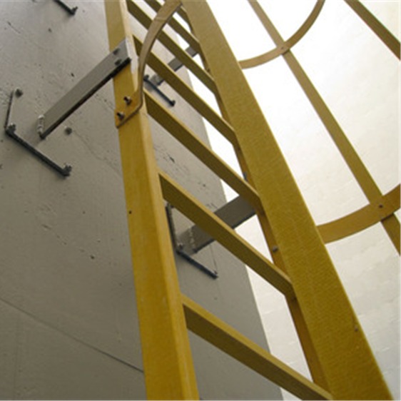 玻璃钢爬梯护笼储罐深井固定式爬梯护栏建筑外墙基坑钢爬梯护笼图片