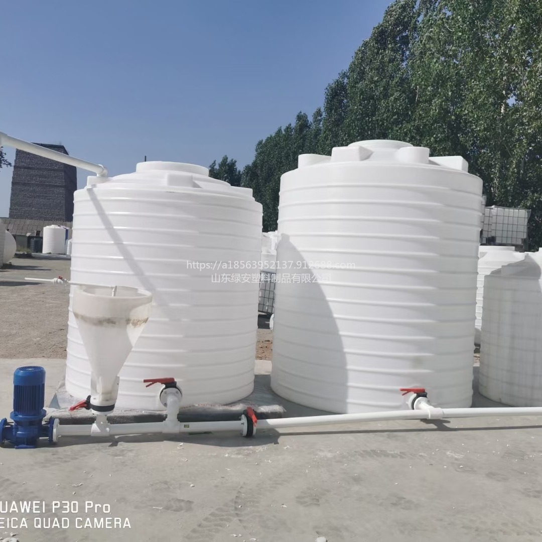 威海5吨塑料桶厂家水塔耐腐蚀塑料桶减水剂复配桶大型塑料储罐图片