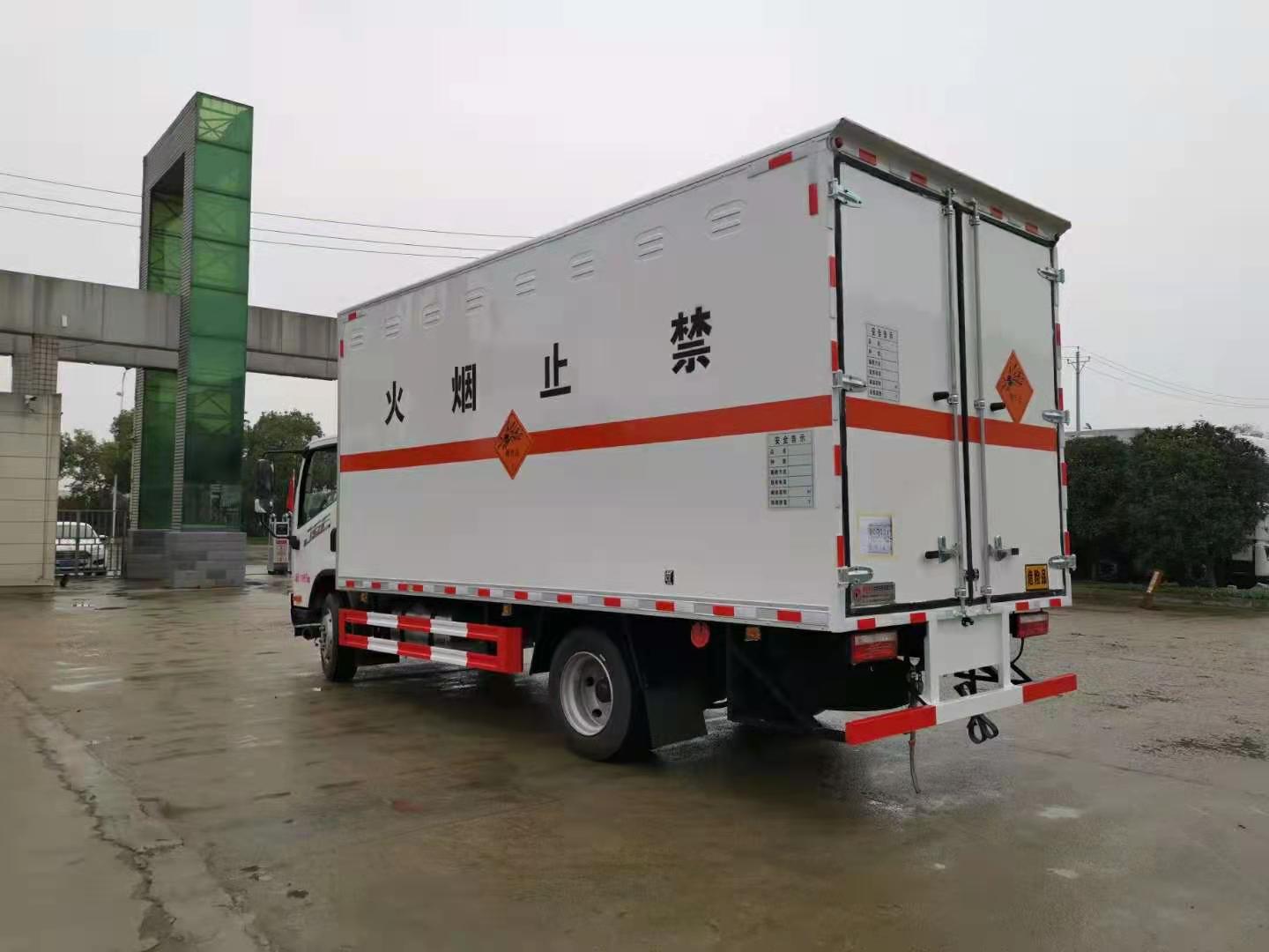 南京 9.6米易燃固体厢式运输车价格便宜，欢迎来电咨询图片