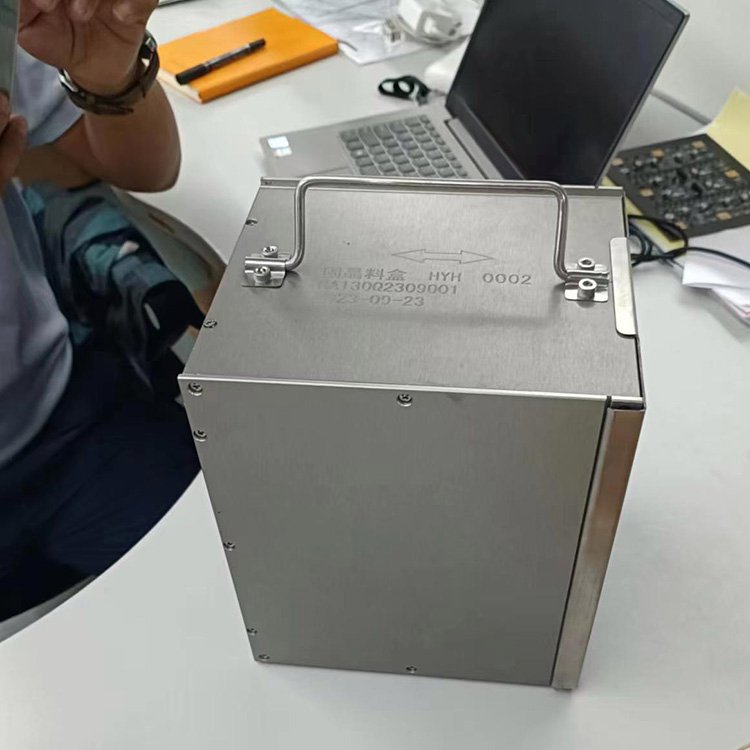 定制面斜口料盒半导体芯片装料盒零件盒透明供料箱铝合金盒子图片厂家直供