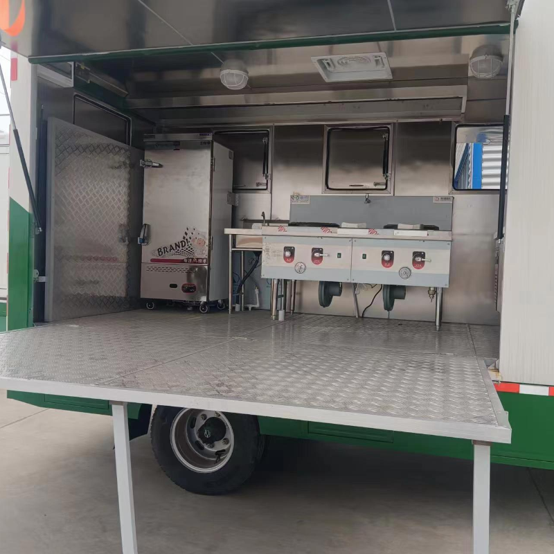 东风小多利卡大型餐饮厨房车早餐车移动餐车出售