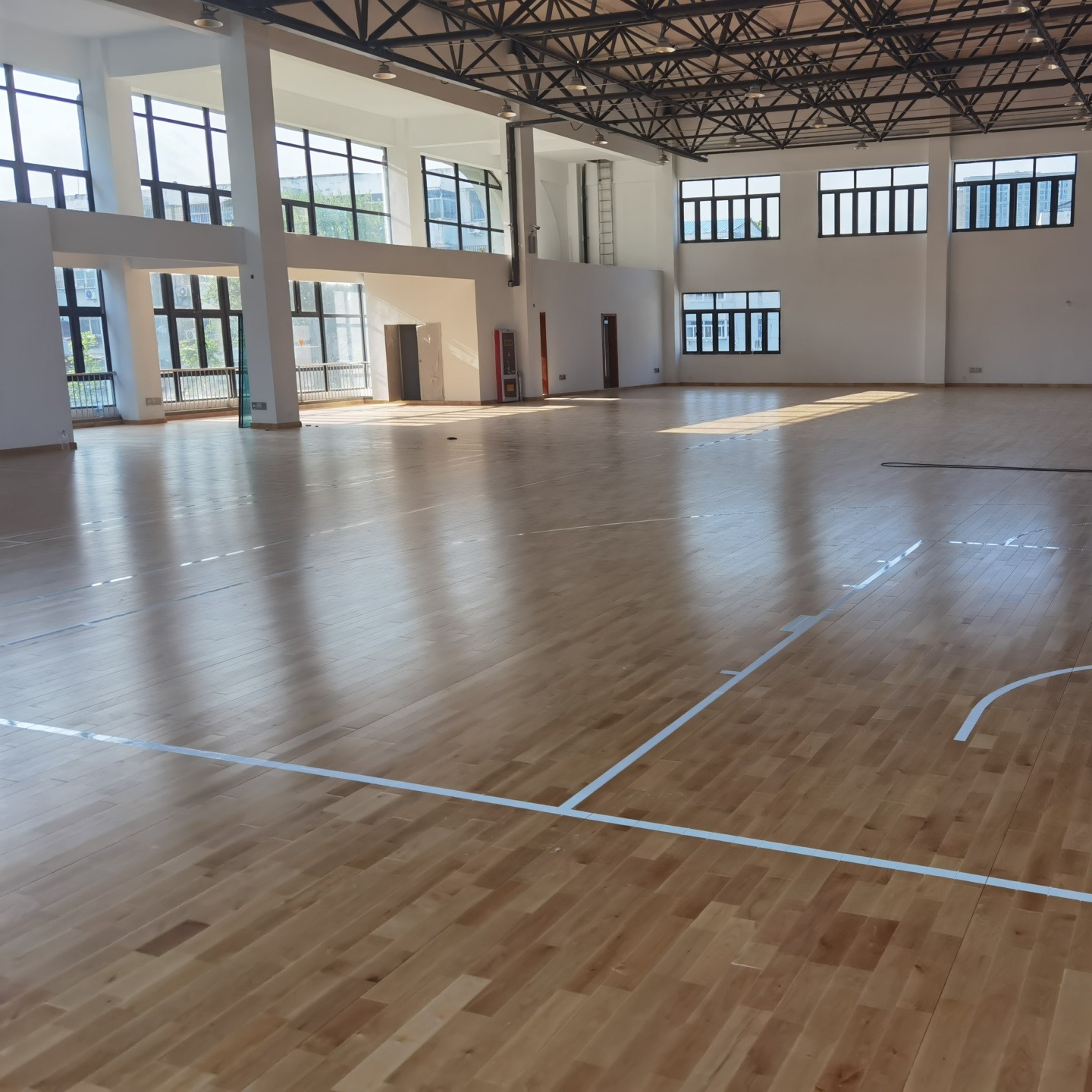 猴王HW008篮球馆地板运动木地板室内舞台运动地板橡胶木运动地板A级裸板价